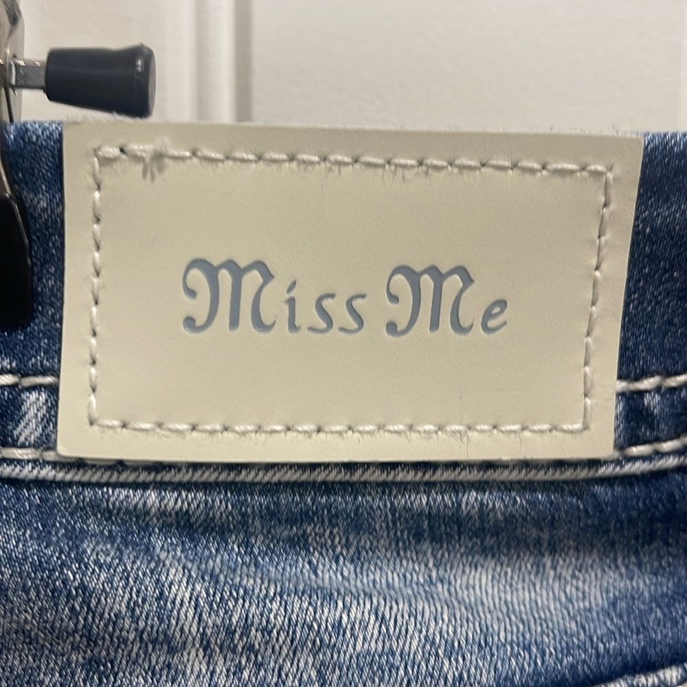 Miss Me Curvy Skinny Jeans - Picture 2 of 4